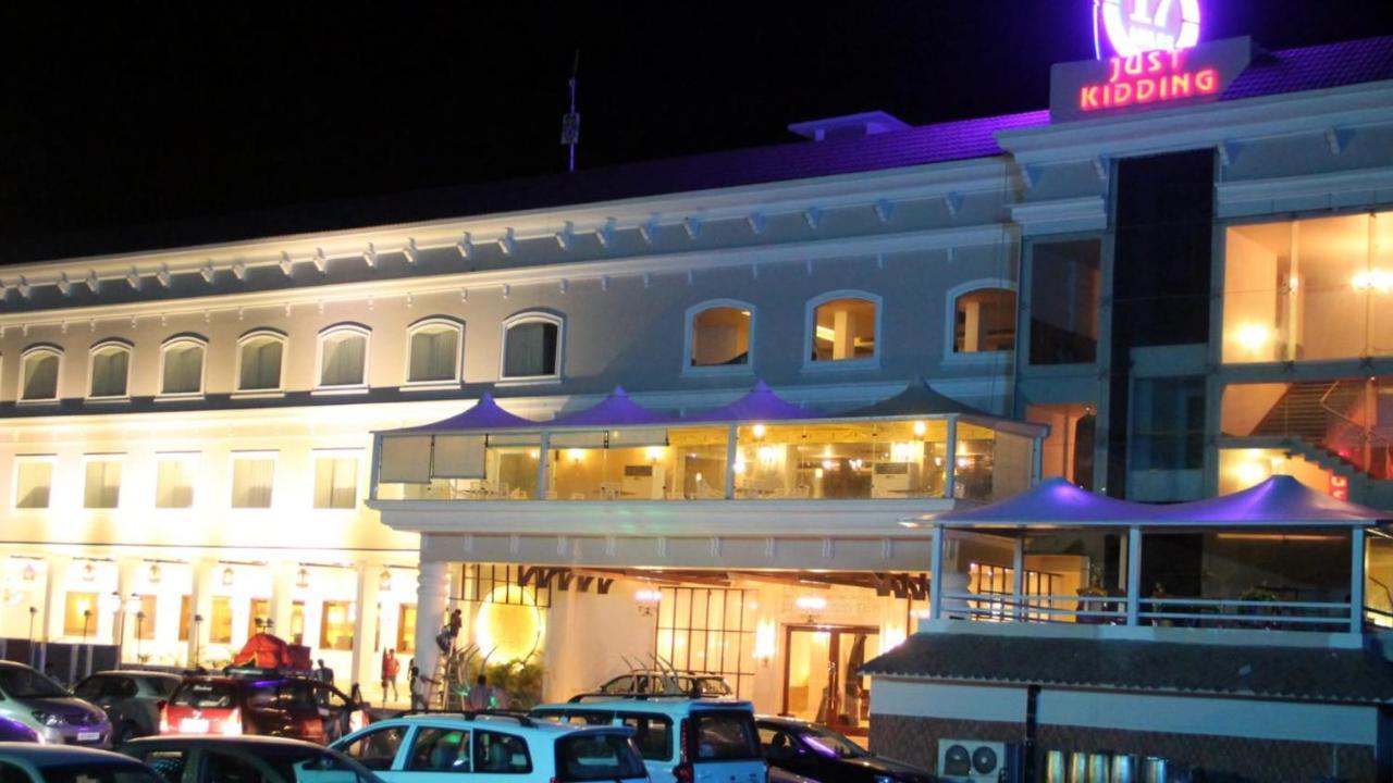 Hotel 17 Miles Jammu Buitenkant foto