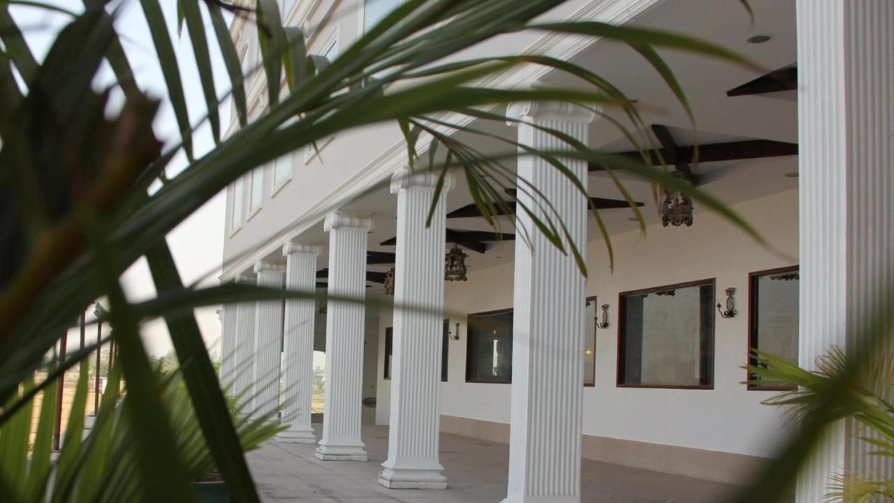 Hotel 17 Miles Jammu Buitenkant foto